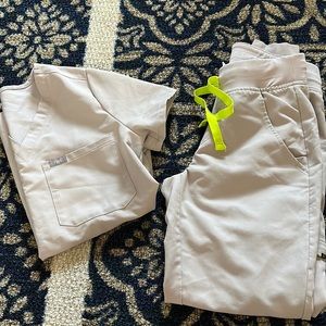 Slate Figs Scrub set